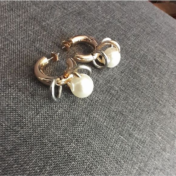 NWOT Zara Faux Pearl Hoop Statement Earrings - Picture 16 of 16